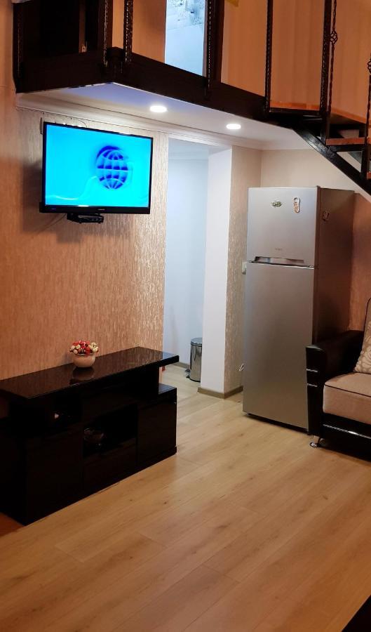 Bright And Cozy Apartment On Aghmashenebeli Avenue ティビリシ エクステリア 写真