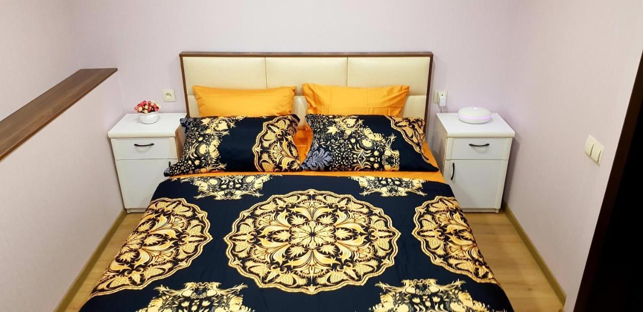 Bright And Cozy Apartment On Aghmashenebeli Avenue ティビリシ エクステリア 写真